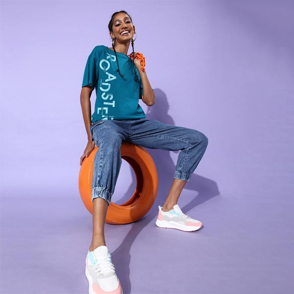 Women Blue Jogger Fit Cropped Jeans