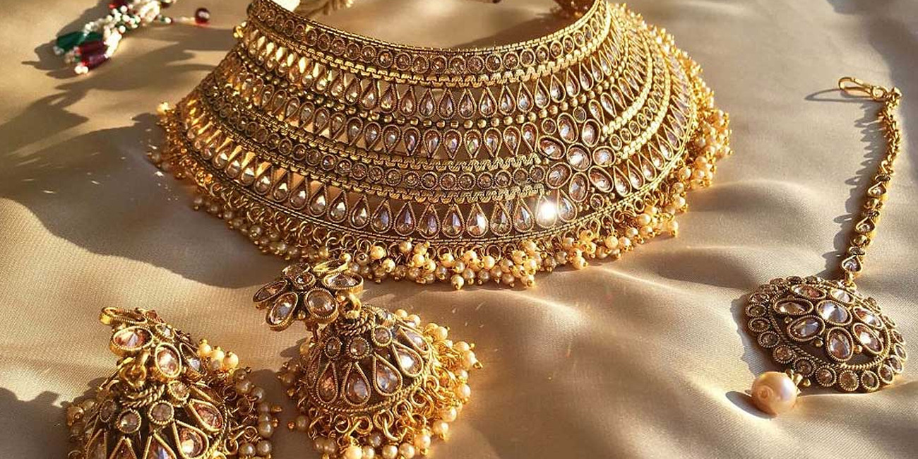 Traditional Accessories That Can Enhance Your Tailored Appearance